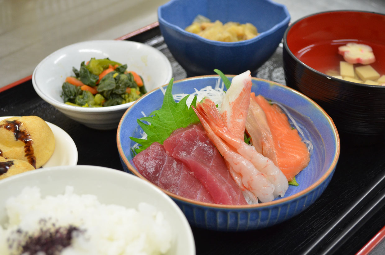 新鮮なお魚を豪華に盛り付けました♪『お刺身御膳』♪