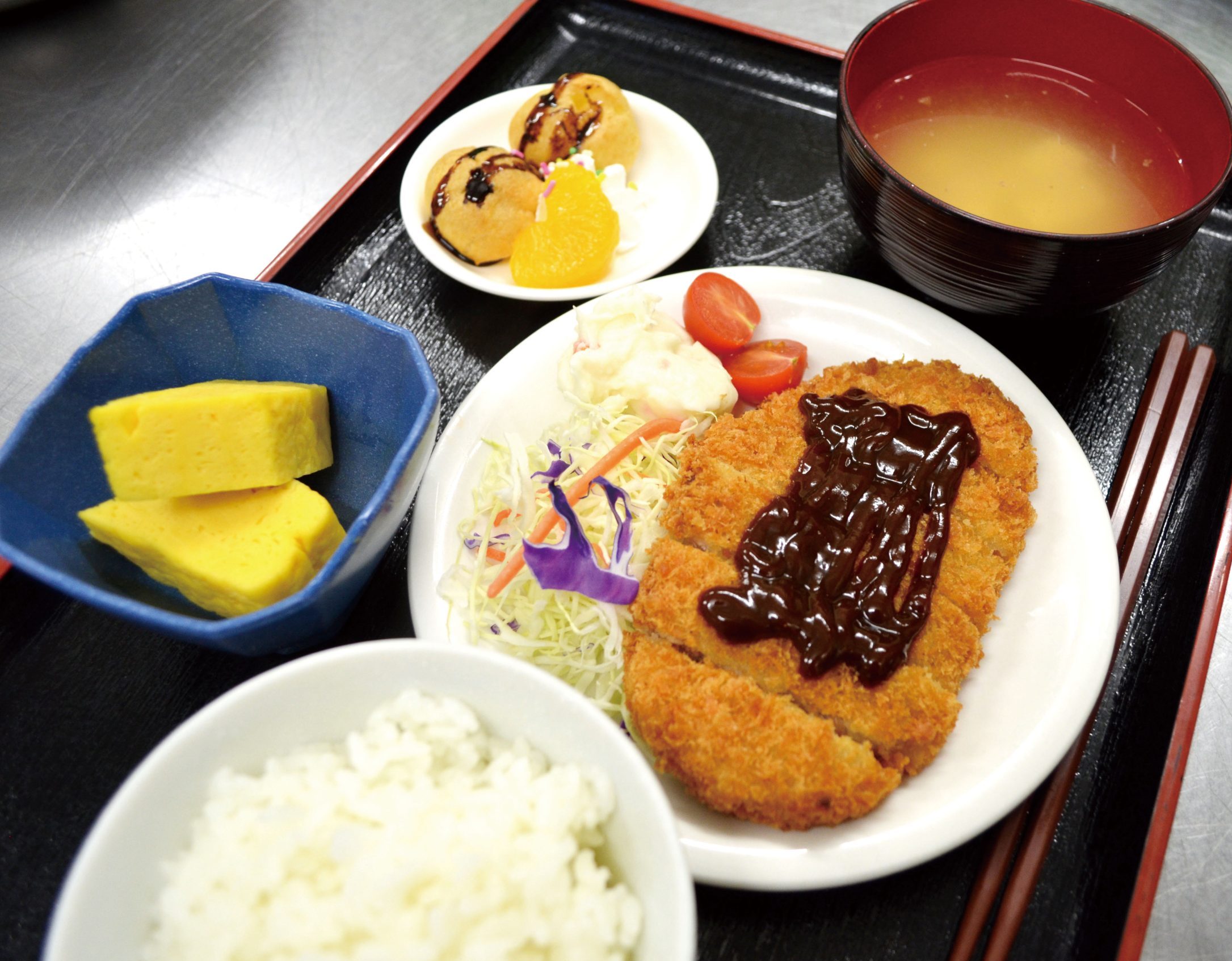 月に一度のハッピーメニュー♪<br>東海地方で愛される名古屋めし“味噌カツ”！