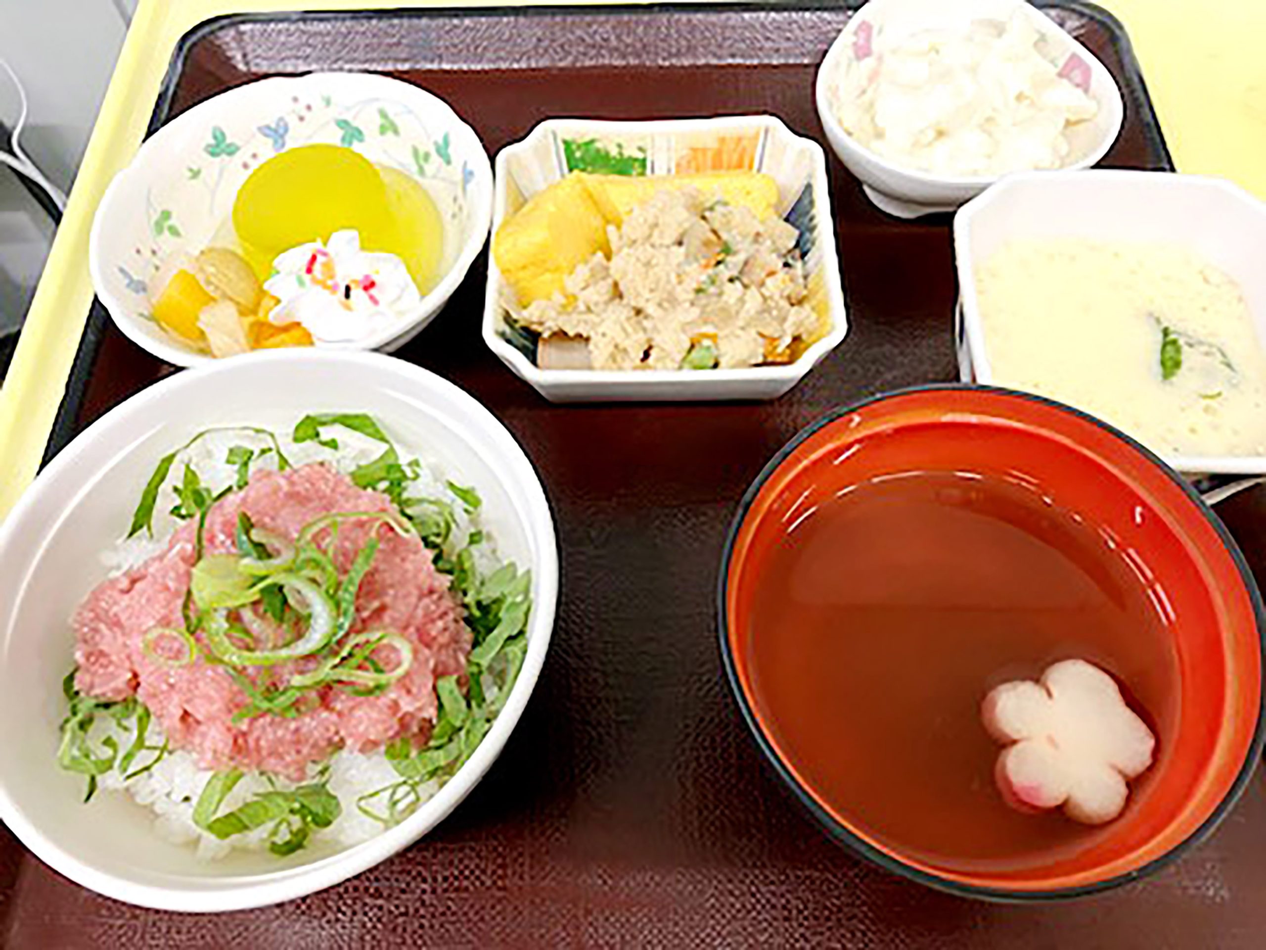 「桜色のねぎトロ丼」で、お花見気分をもう一度♪