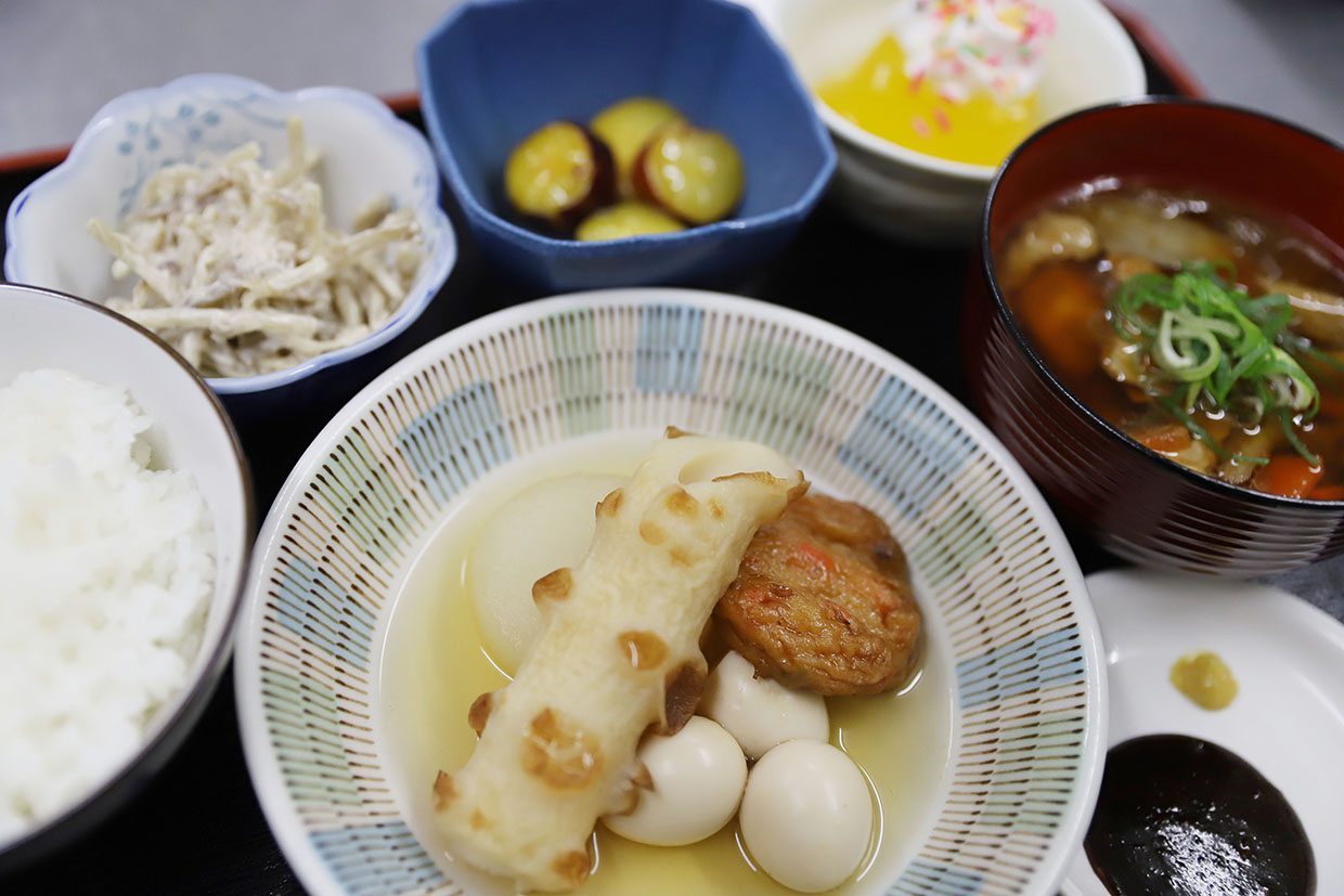ジュワッと染み出る出汁がたまらなく美味しい!!寒い冬はやっぱりコレ!!『おでん定食』