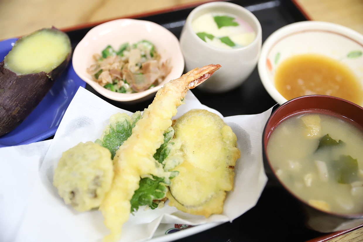 豪華5種盛りの天ぷらをお楽しみください!!『天ぷら定食』