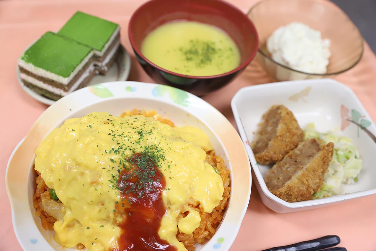 トロトロたまごのオムライス&メンチカツ!! 『洋食セット』