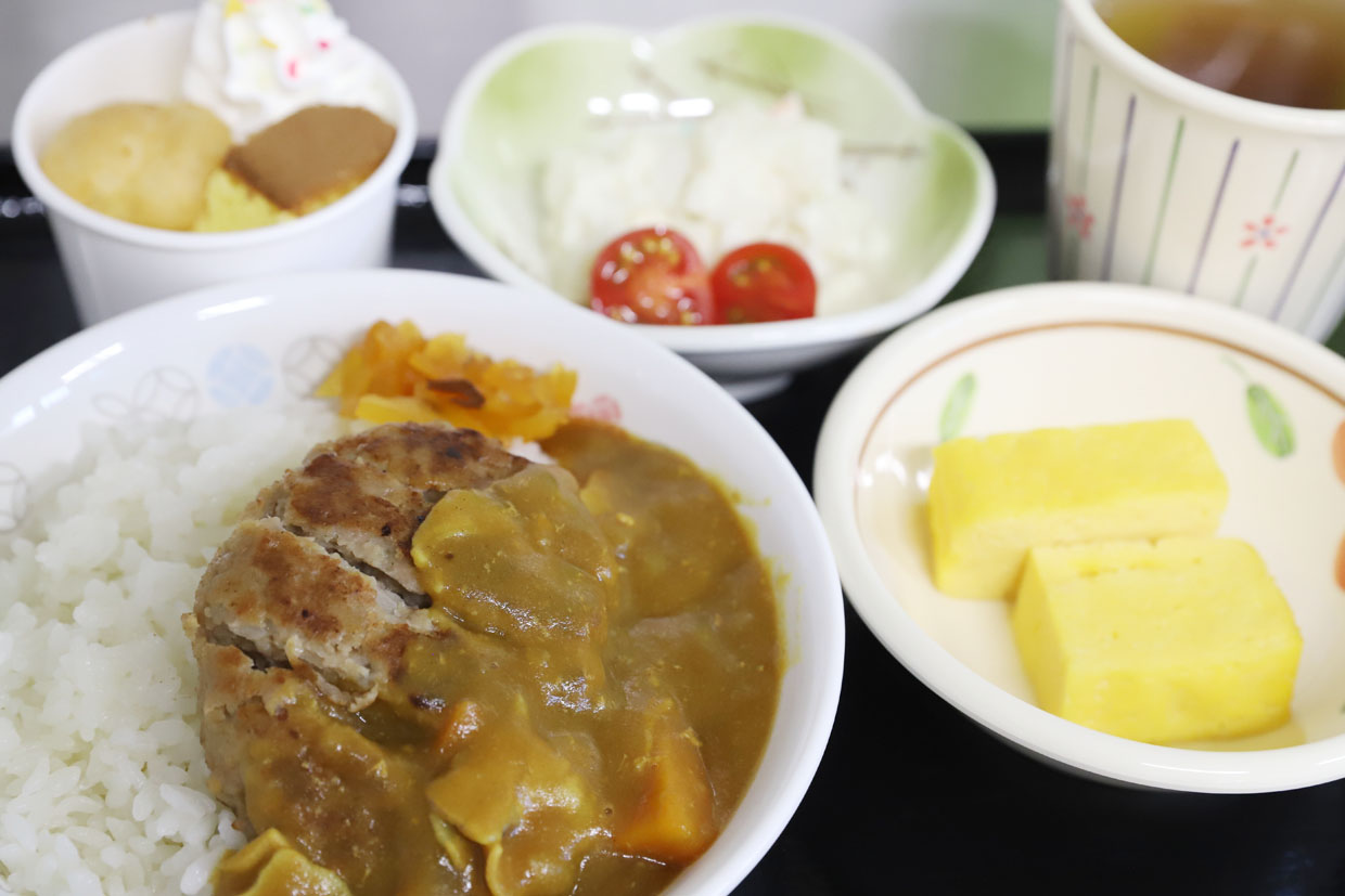 ハンバーグ+カレー!!最強コンビのわんぱく飯!!『ハンバーグカレー』