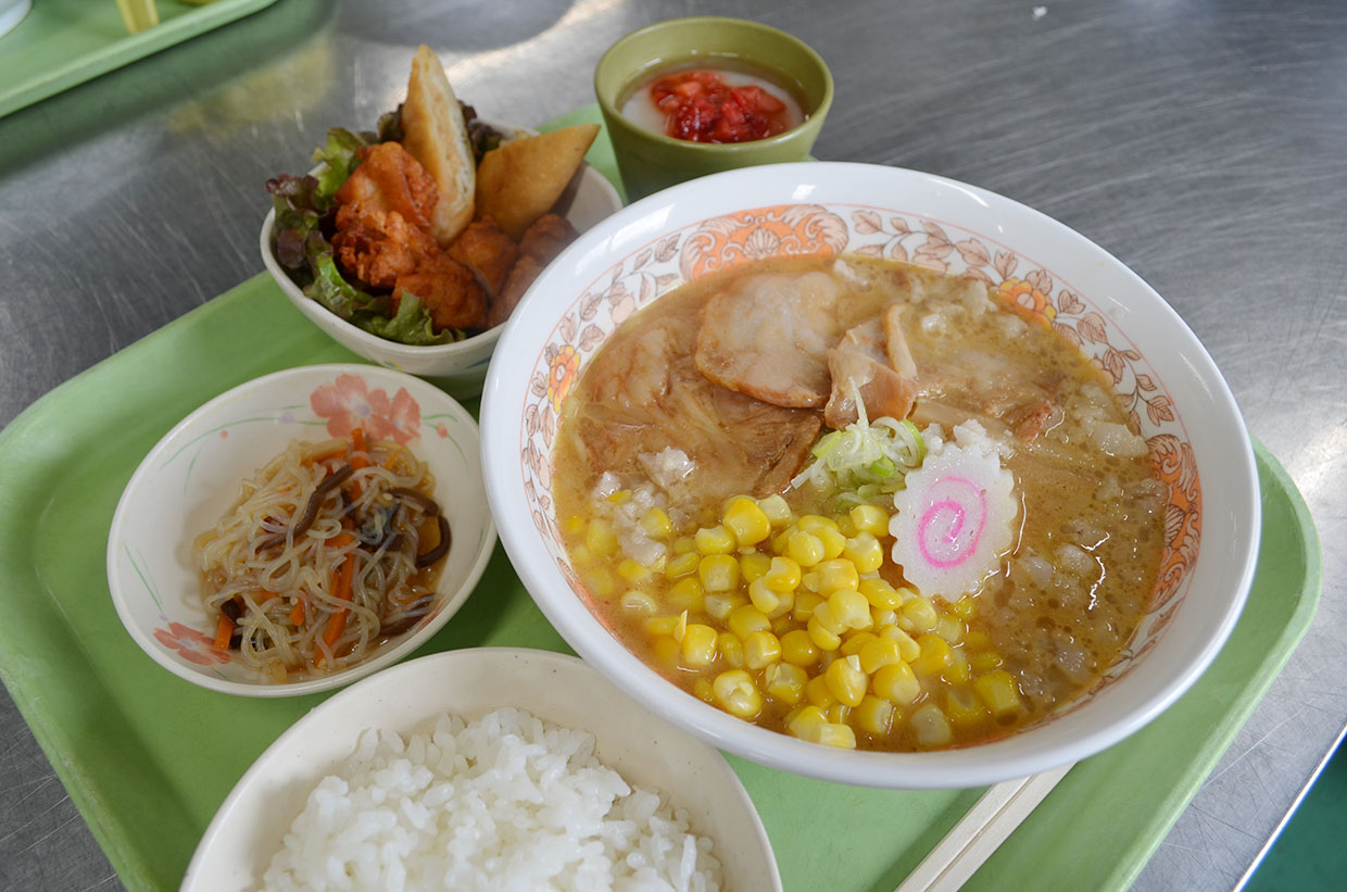ボリューム満点!!濃厚味噌スープがたまらない「味噌ラーメン定食」♪