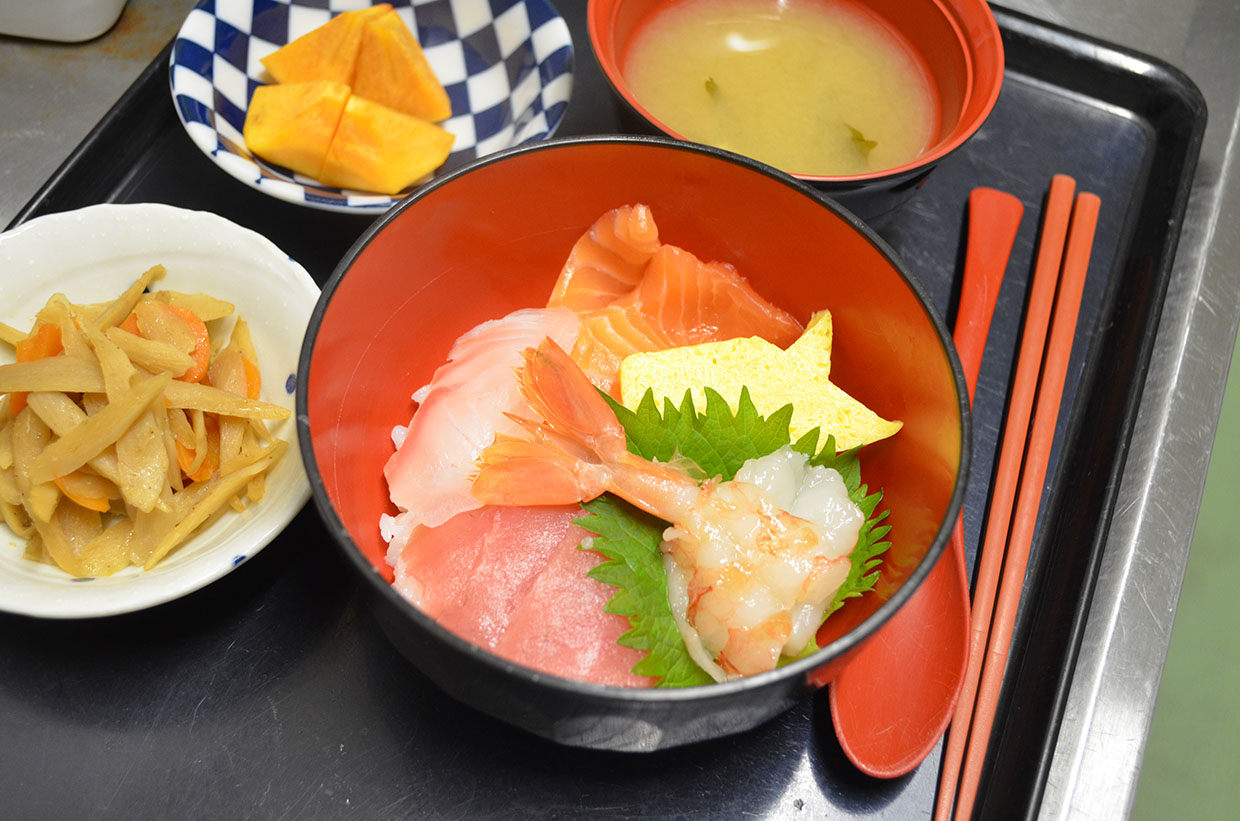 今こそ食べていただきたい! 新鮮なお魚で見た目も美味しそうな「海鮮丼」