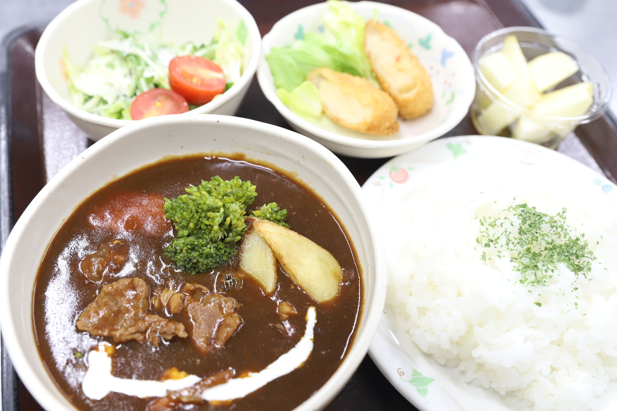 とろけるほど柔らかく煮込んだ牛肉が美味しい!「ビーフシチュー」