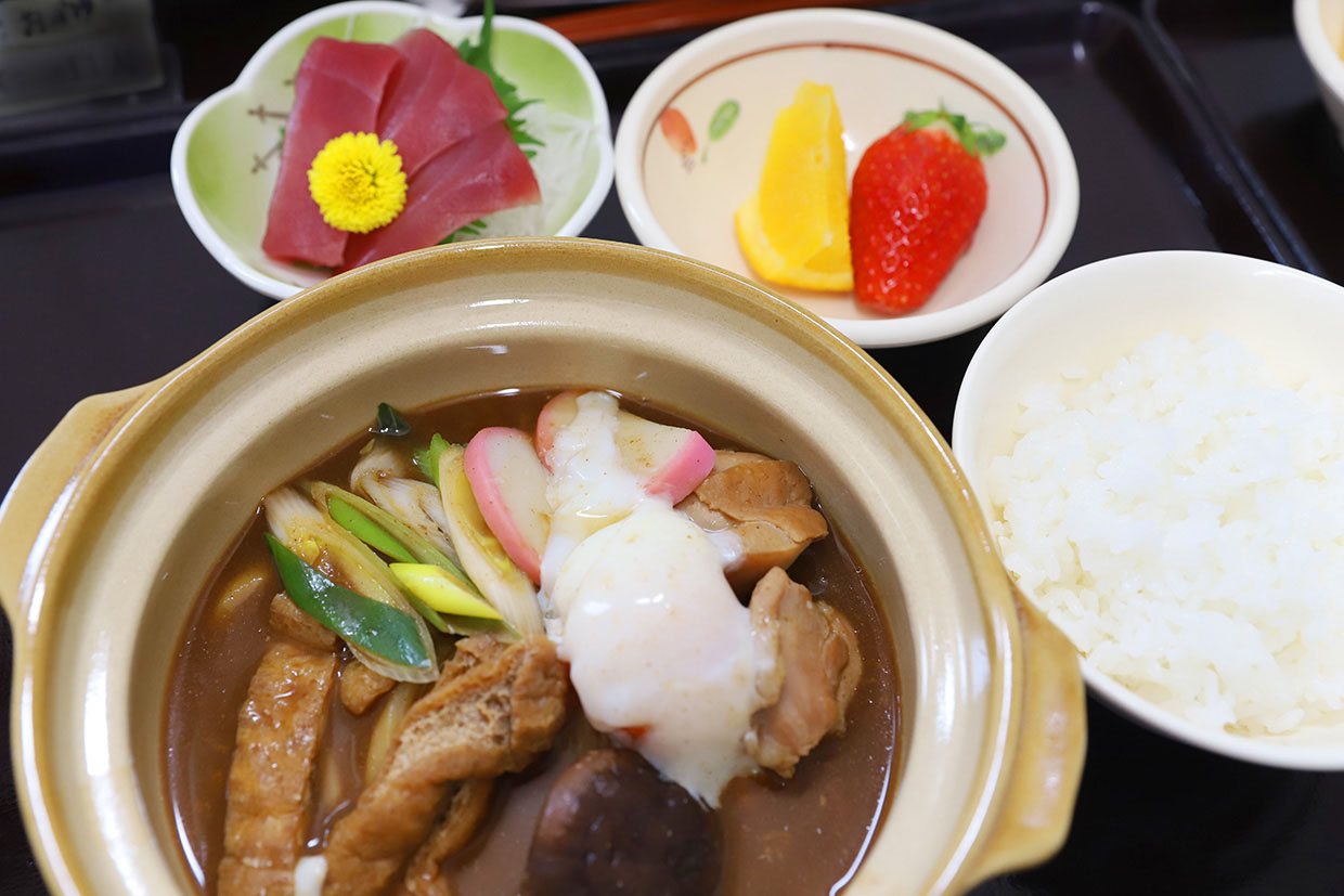味噌の芳醇な香り!体の芯まで温まる一杯「味噌煮込みうどん」